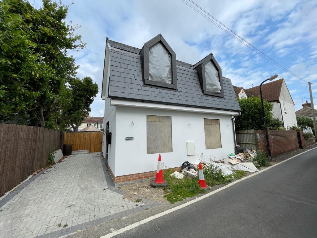 Lot: 152 - NEW DETACHED HOUSE IN NEED OF COMPLETION - New build detached 2 bedroom house in need of completion